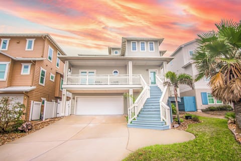 House (4 Bedrooms) | Front of property