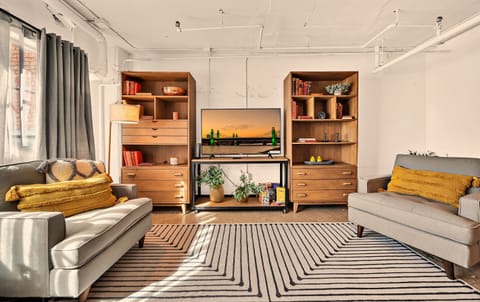 At Silo Getaways, location meets luxury! You'll be centrally located and steps away from all the best shopping and restaurants Waco has to offer!