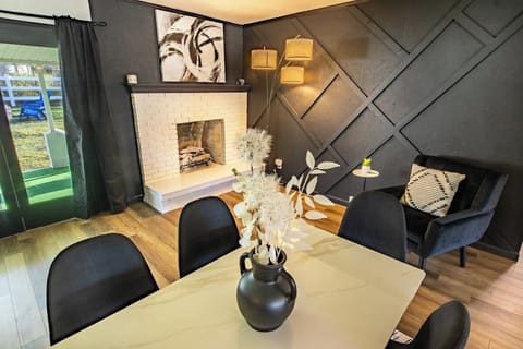 Love accent walls? We do too! Enjoy your time with friends and family as you gaze around your newly refurbished getaway. 