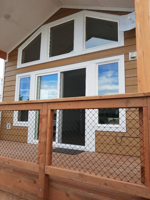 Lupine Cabin - Private Deck Facing Beluga Lake