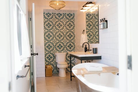 Premier Cottage, 1 Bedroom, Garden View, Garden Area | Bathroom | Shower, designer toiletries, hair dryer, towels