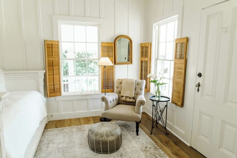 Panoramic Suite, Multiple Beds, Balcony, Garden View | Living area