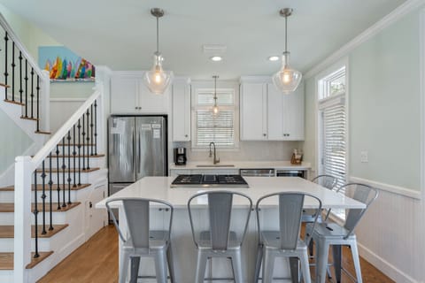 Seating for 5 at the Oversized Island