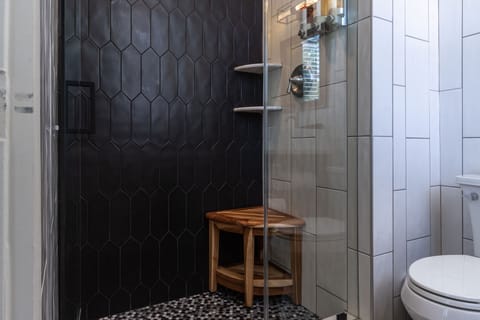 King Room with Balcony #5 | Bathroom | Shower, free toiletries, hair dryer, towels