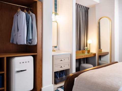 Standard Room, 1 Queen Bed (The Queen) | Frette Italian sheets, premium bedding, minibar, in-room safe