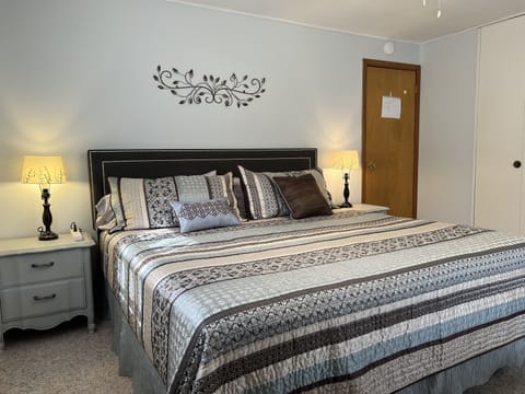 First floor king bedroom