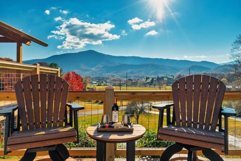 Side deck with majestic views!