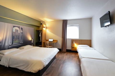 Quadruple Non-Smoking Room | Premium bedding, desk, blackout drapes, soundproofing