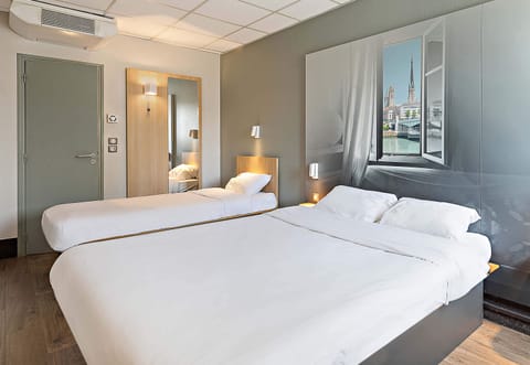 Triple Non-Smoking Room | Premium bedding, desk, soundproofing, free WiFi