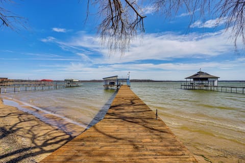 Azle Vacation Rental | 3BR | 2BA | 2,400 Sq Ft