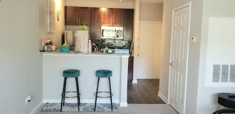 Kitchen w/Welcome Gifts - Clients Receive Snacks & Gifts Upon Arrival. 