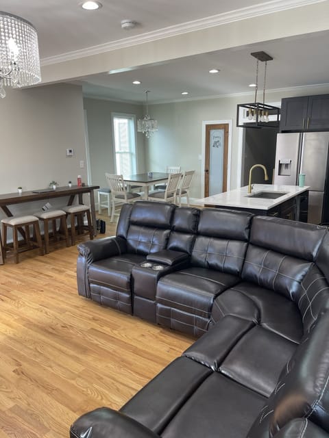 Living room & dining area 