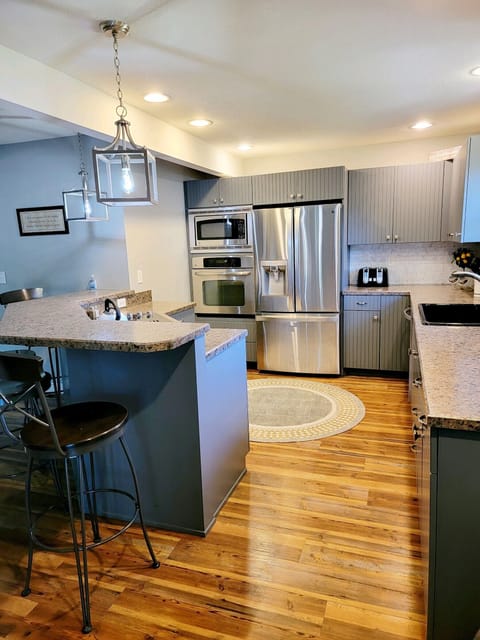 Updated kitchen w/ stainless steel appliances & counter seating