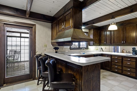 If anyone wants to grab a quick snack, the lunch counter is ready.