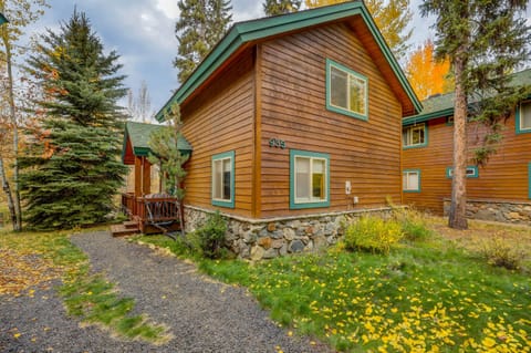 935 Cottage Ct