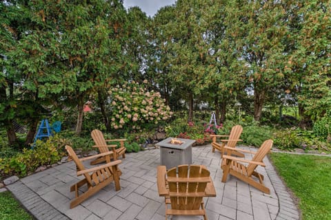Lake Mills Vacation Rental | 3BR | 2BA | 1,700 Sq Ft | 3 Exterior Stairs