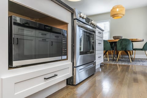 Under cabinet microwave next range