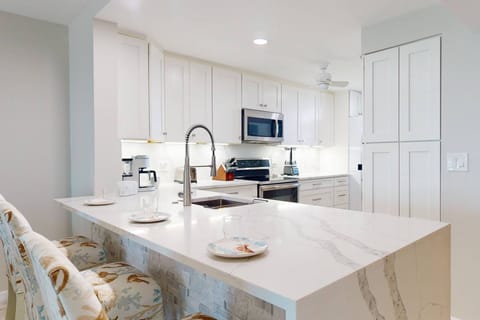 Bar Height Seating at the Kitchen Counter