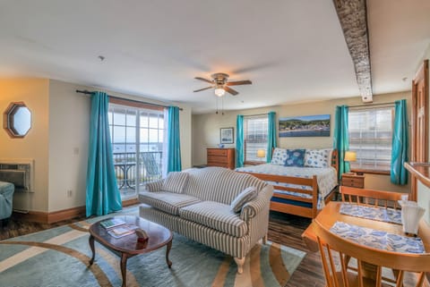Bay View Suite