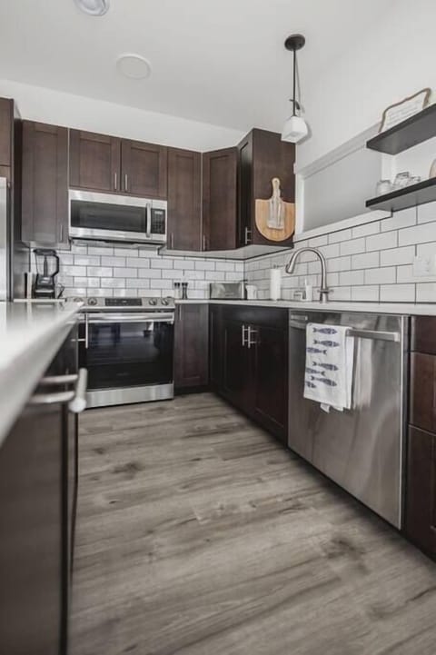 Kitchen area, new Samsung dishwasher to make cleanup a breeze!