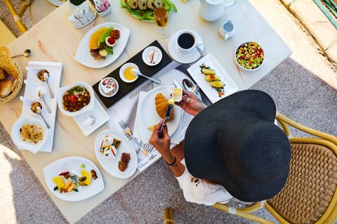 Daily buffet breakfast for a fee