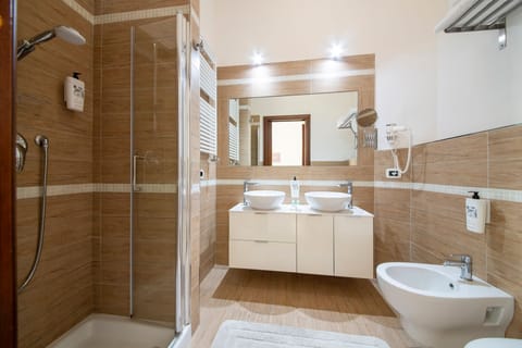 Double Room, Courtyard View | Bathroom