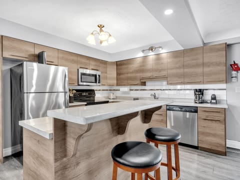 Fully equipped modern kitchen.