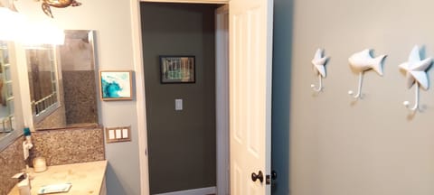 Fully furnished, condo in Downtown Saratoga. Close to all Bay Area. Apartment in Saratoga