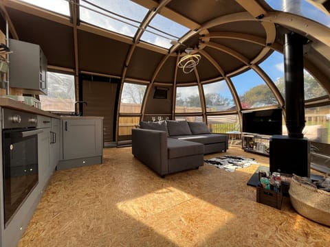 Luxury Tent, Hot Tub ((Max 2 Adults, 2 Child)) | Lounge