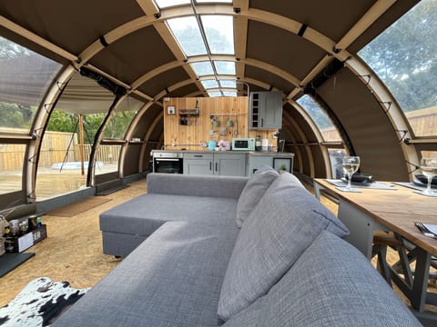 Luxury Tent, Hot Tub ((Max 2 Adults, 2 Child)) | Interior