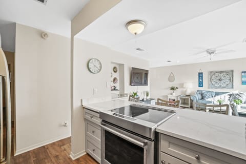  Kitchen Aid Induction stove. magnetic cookware provided. 