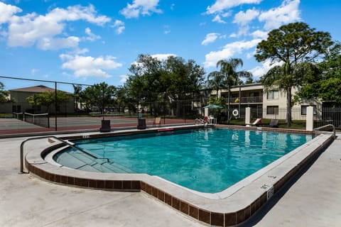 large pool for swimming