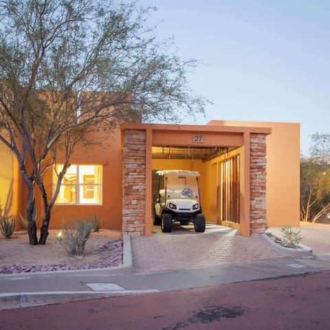 A 6 PASSENGERS GOLF CART (Extra cost)