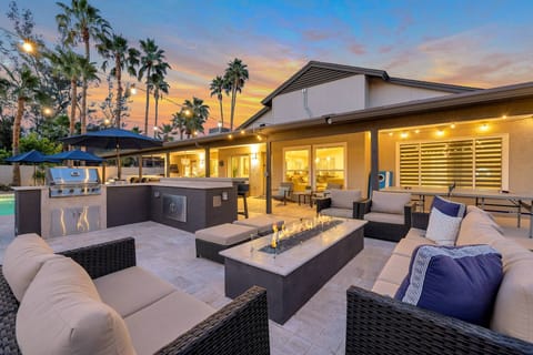 Great place to wind down after a fun filled day! Awesome seating area and fire pit table to enjoy
