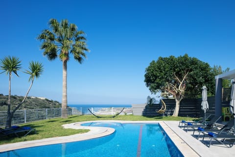 Akira Villa features 4 bedrooms and can comfortably accommodate up to 8 guests and up to 10 if necessary.