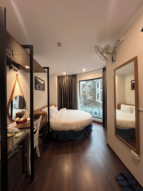 Superior Double Room | Minibar, in-room safe, blackout drapes, iron/ironing board