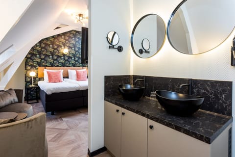 Superior Room | In-room safe, soundproofing, free WiFi, bed sheets