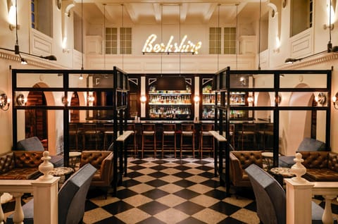 Cocktail bar