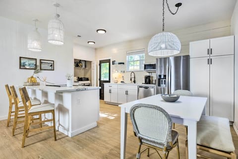 Gulfport Vacation Rental | 3BR | 2BA | Step-Free Access | 1,126 Sq Ft