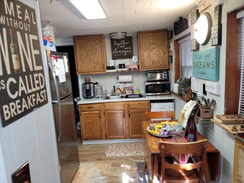 KITCHEN Microwave, Toaster Oven, Dishwasher, Keurig Coffee Machine, K Cups