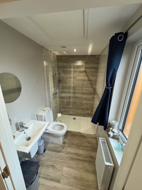 Separate tub and shower, jetted tub, rainfall showerhead