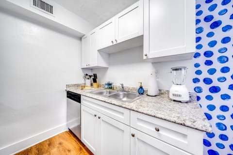 Christian: ''I love what place you have an it was an amazing stay wish I booked another day.  Thank you Michael 😄😁 ''