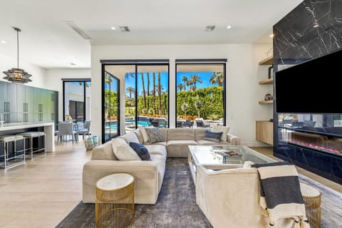 'Silver Sun' Stunning 4BR estate on 1/3 acre House in Rancho Mirage