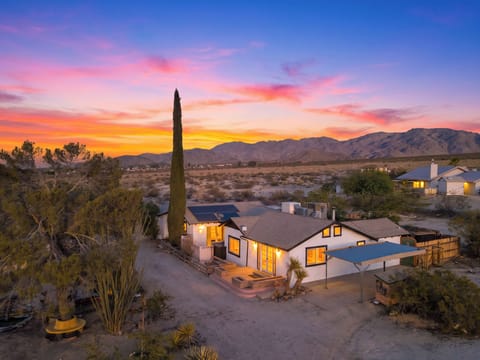 A glowing desert retreat framed by rugged mountain views and a showstopping sunset—your Joshua Tree escape starts here.