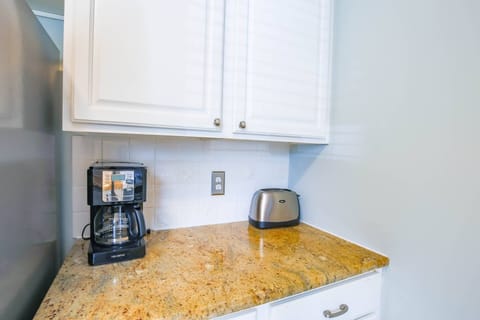 This unit also has a toaster and drip coffee maker.