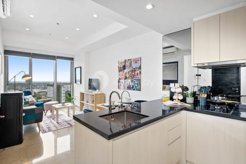 Apartment, 1 Bedroom, City View | Private kitchen | Highchair, cookware/dishes/utensils, dining tables