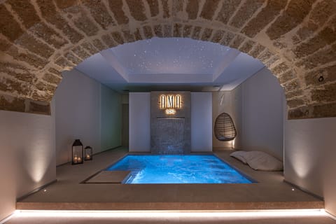 Indoor spa tub