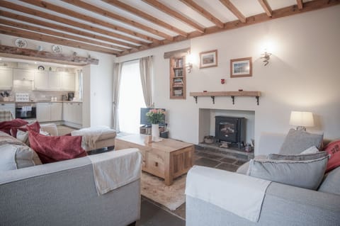 Luxury Cottage | Living area | 32-inch TV with digital channels, fireplace