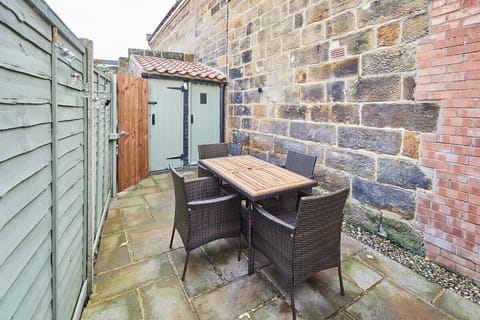 Waterlily Cottage, Great Ayton - Host & Stay