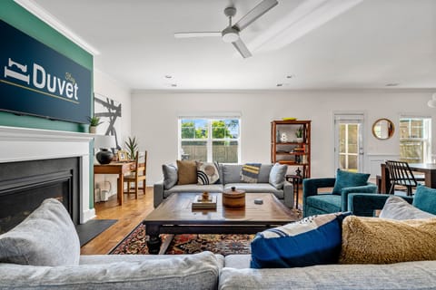 Open-concept Living Area with Flat-Screen TV